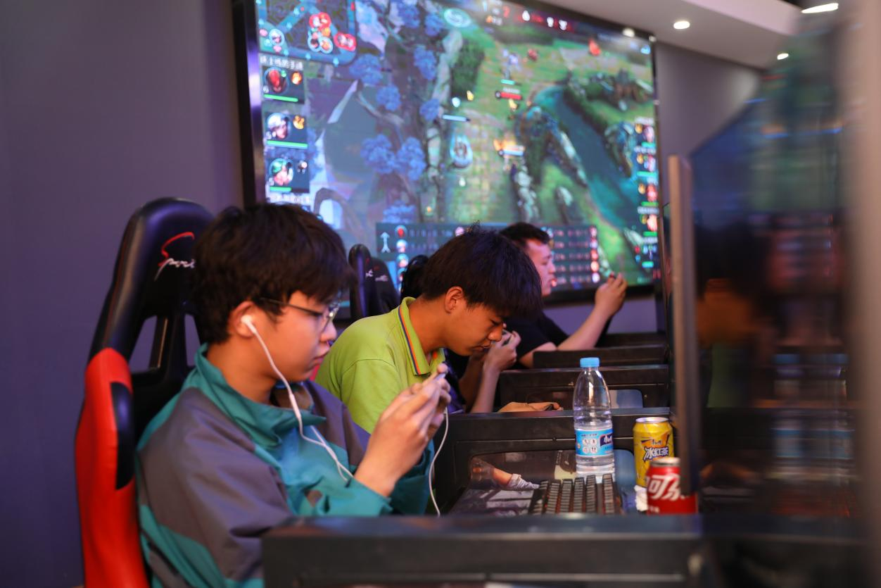 늸W(xu)УČW(xu)M(fi)Ƕ٣F(xin)ںܶLں늸W(xu)Уѽ(jng)ôųˣSߵĳ_늸@I(y)Ҳ׃ԽԽҎ(gu)^ȥ늸W(xu)УLP(gun)ĵ늸W(xu)УČW(xu)M(fi)ǶǲǕȫƵČW(xu)