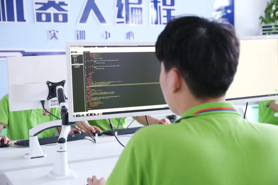 �����W(xu��)У�����B(y��ng)���ü����˲ŵ��S��u�@