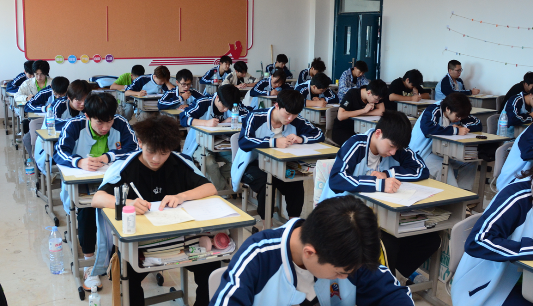 ��У�ȿӄe�����������A�����W(xu��)У�����D(zhu��n)�W(xu��)�ƾ����_�������³�