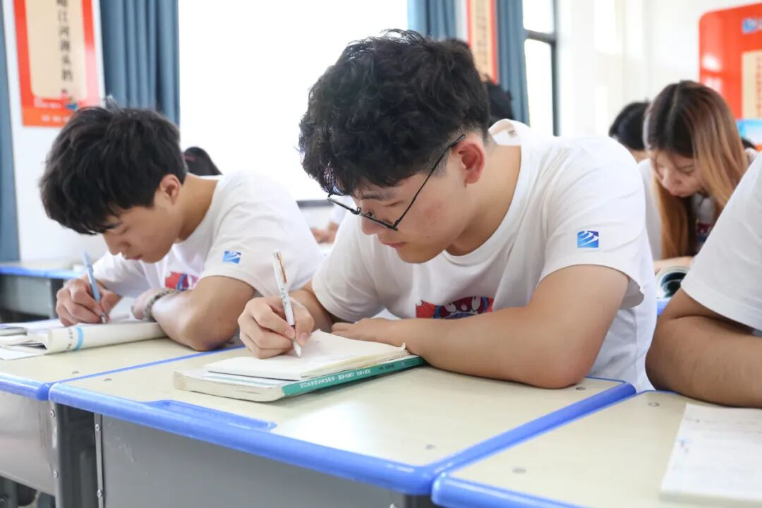 �������A�����W(xu��)У 2026 ��������(b��o)���_�������������䁾Ͷ�Ԫ���L֮·